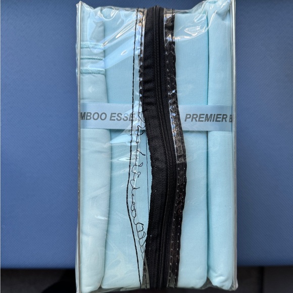 ✨FINAL STOCK✨King 4pc Ice Blue Bedsheets - Picture 4 of 7